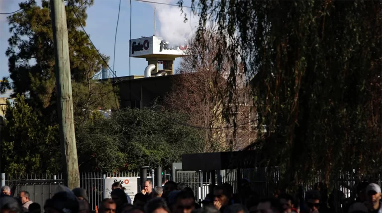 Cerró Fate y hay más de 900 empleados sin trabajo