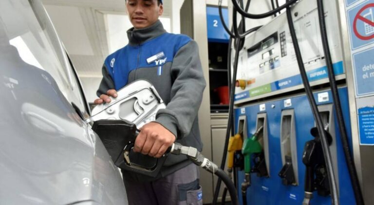 La venta de combustibles cayó 1,8% anual en marzo ante el salto de los precios