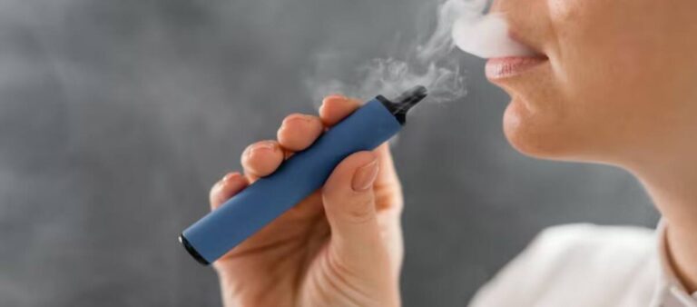El Gobierno levantó la prohibición y reguló la venta de vapeadores