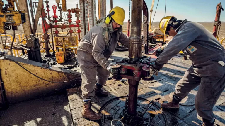 La industria petrolera paga los sueldos más altos de Argentina