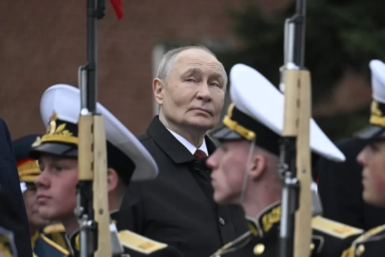 “Putin está más débil que nunca”