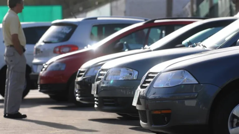 Se desplomó el crédito para comprar autos usados