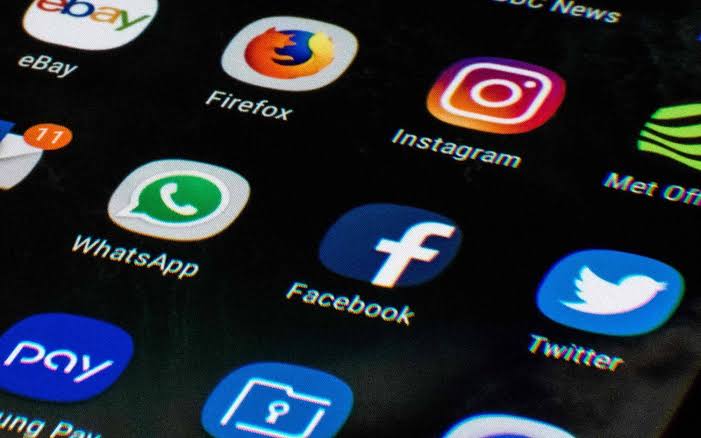 Reino Unido prohibirá el uso de las redes sociales a menores de 16 años:
