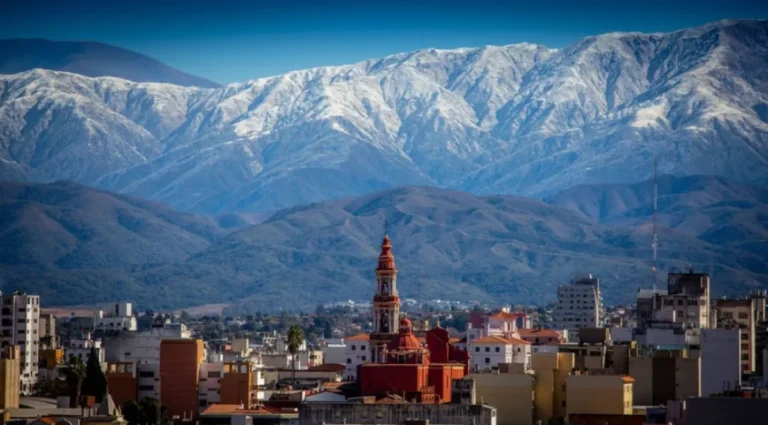 Salta bajo alerta por frío extremo