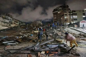 Al menos 200 muertos, 100 heridos y cientos de desaparecidos dejo el terremoto que sacudió a Venezuela