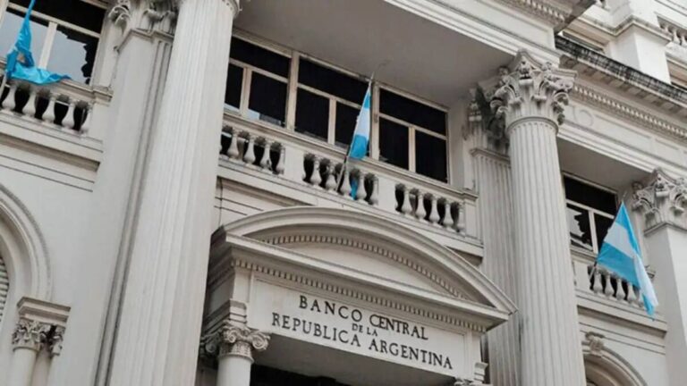 Bajo el riego país, los bonos suben y la inflación sigue cayendo
