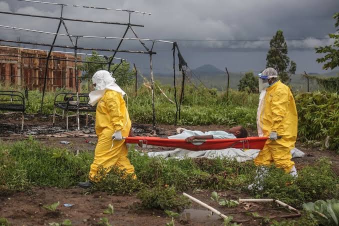 África: La epidemia de ébola se está descontrolando