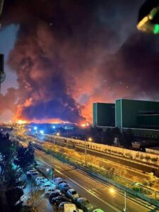 Feroz ataque de EEUU a la infraestructura clave de Irán