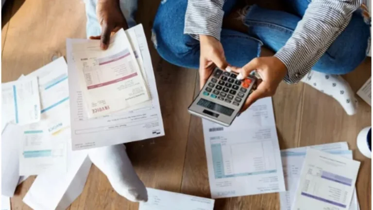 El crédito al sector privado volvió a caer en julio