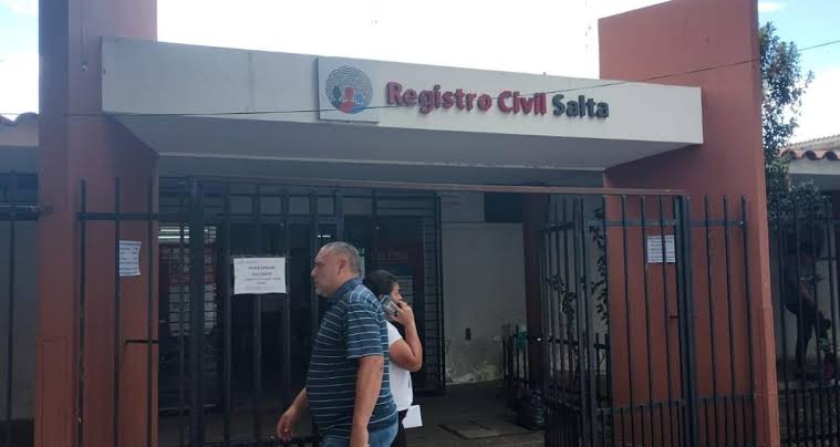 Un “trapito” y un abogado robaban y vendían documentación del Registro Civil