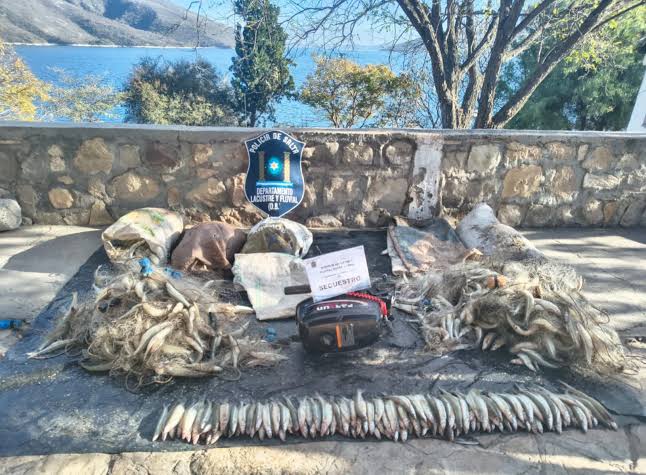 Golpe a la pesca furtiva en el Cabra Corral, pero sigue fuerte la actividad de los “redeadores”