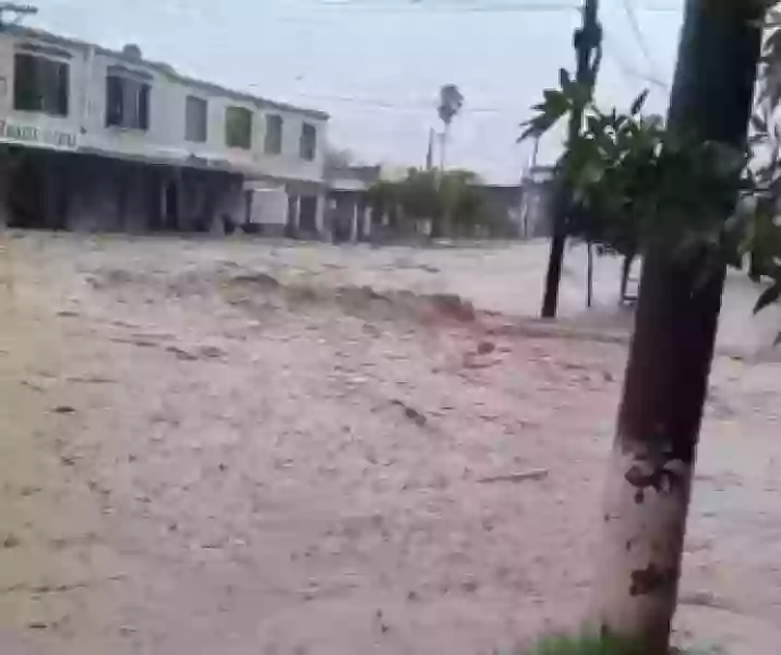 Rutas cortadas y alerta ante la crecida de cauces en Salta